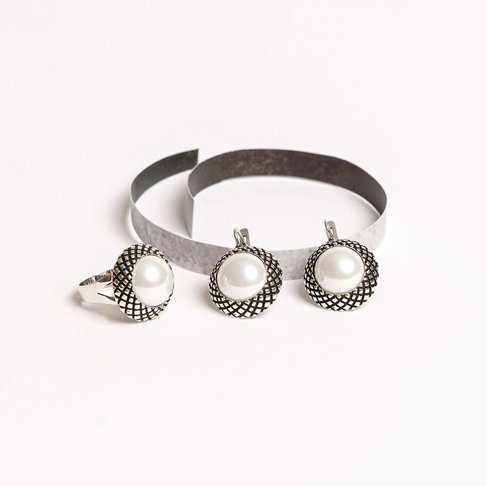 The Pearl Lattice